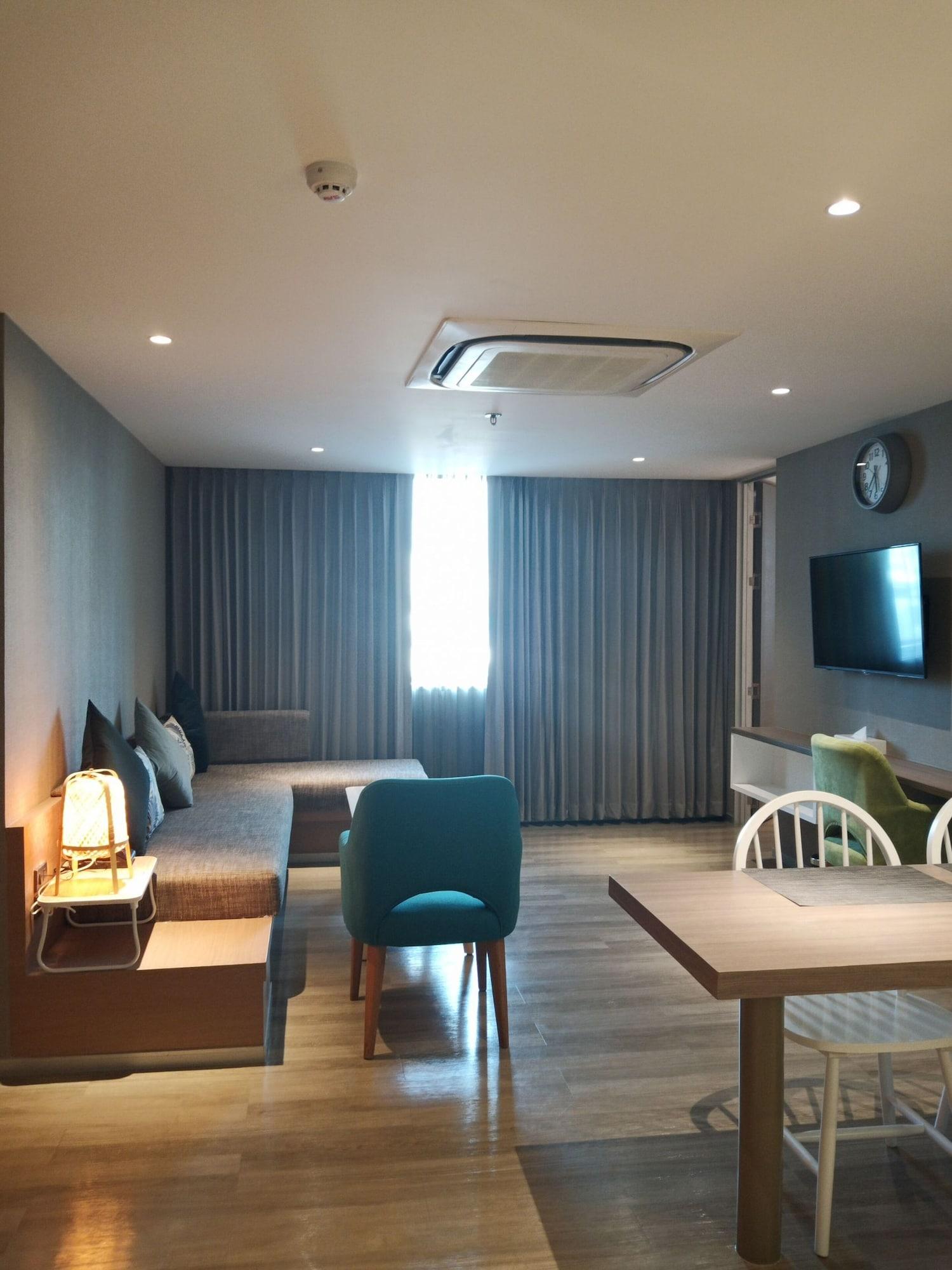 Bizotel Premier Hotel&Residence Bangkok Extérieur photo