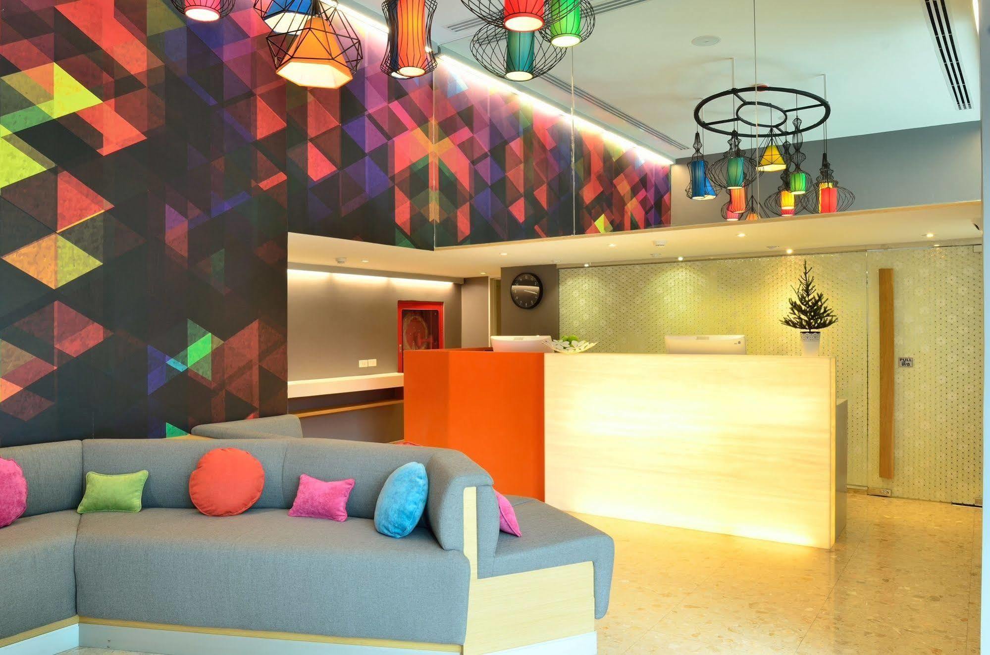 Bizotel Premier Hotel&Residence Bangkok Extérieur photo