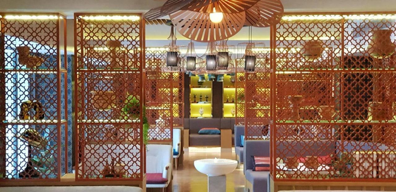 Bizotel Premier Hotel&Residence Bangkok Extérieur photo